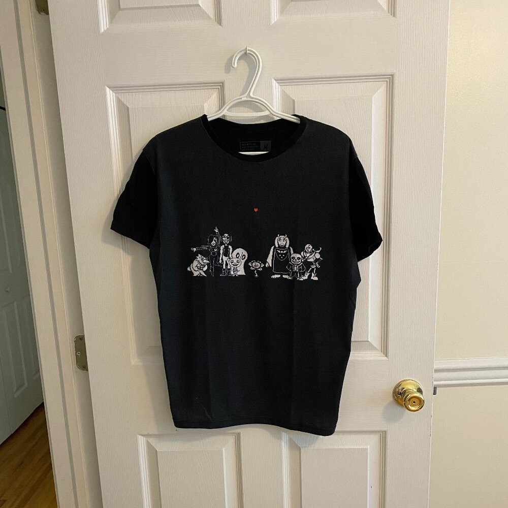 REDBUBBLE Undertale Video Game Short Sleeve T Shirt Black with Characters Size M